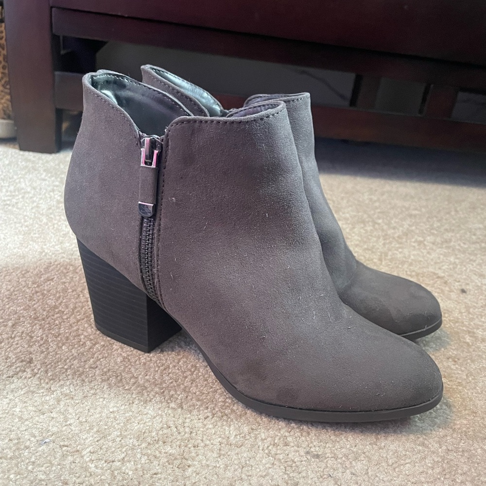 Style & Co women’s size 8 grey booties